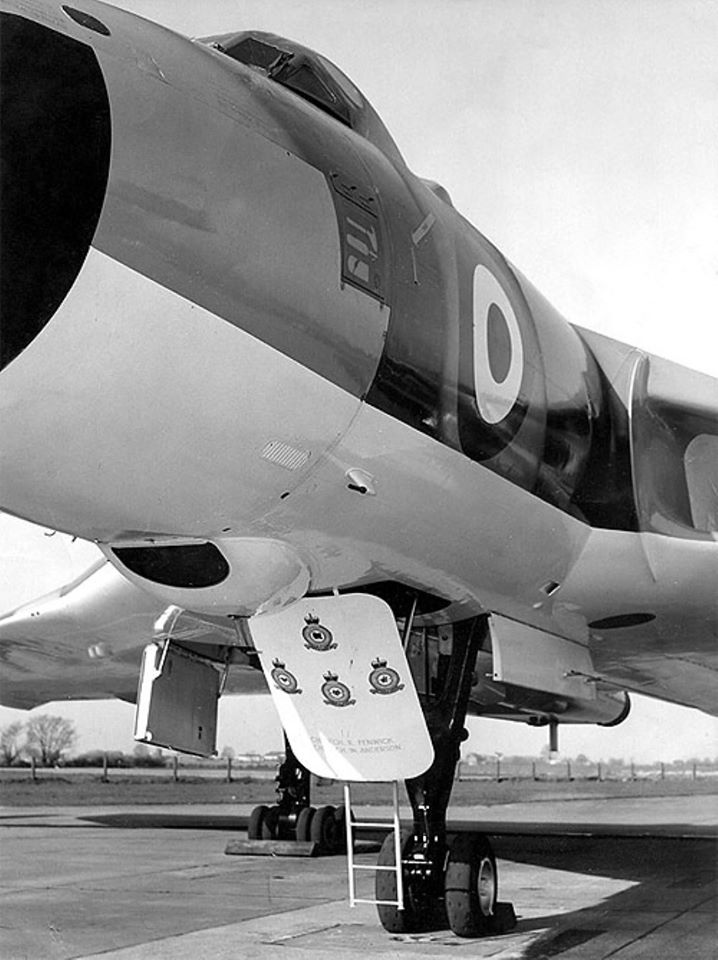 This image has an empty alt attribute; its file name is xm645-at-coningsby-1965-courtesy-of-doug-charnley-on-fb-but-not-the-owner.jpg